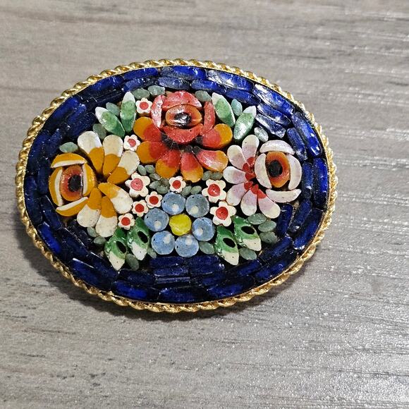 Vintage Italian Micromosaic Flower Brooch Navy Blue Oval with Gold Surround - Picture 1 of 5